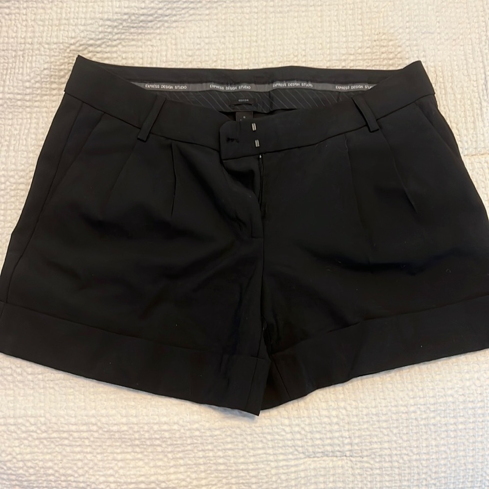 Never worn. In great condition! Very cute, just don’t fit me anymore